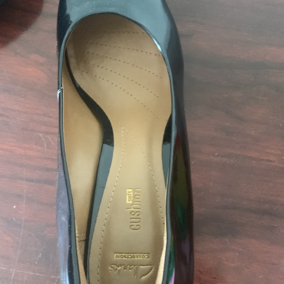 Clark’s black patent leather shoes. Size 10 - Picture 6 of 6